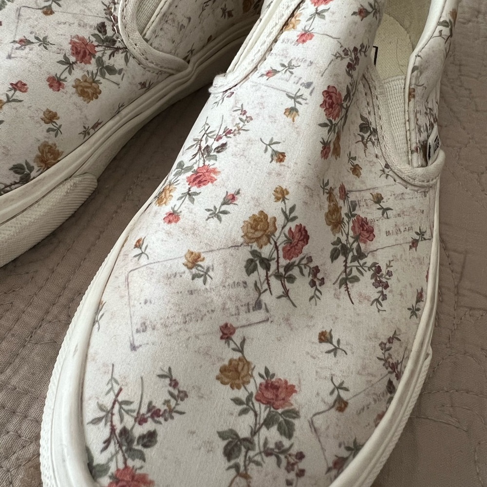 Vans - Picture 2 of 8